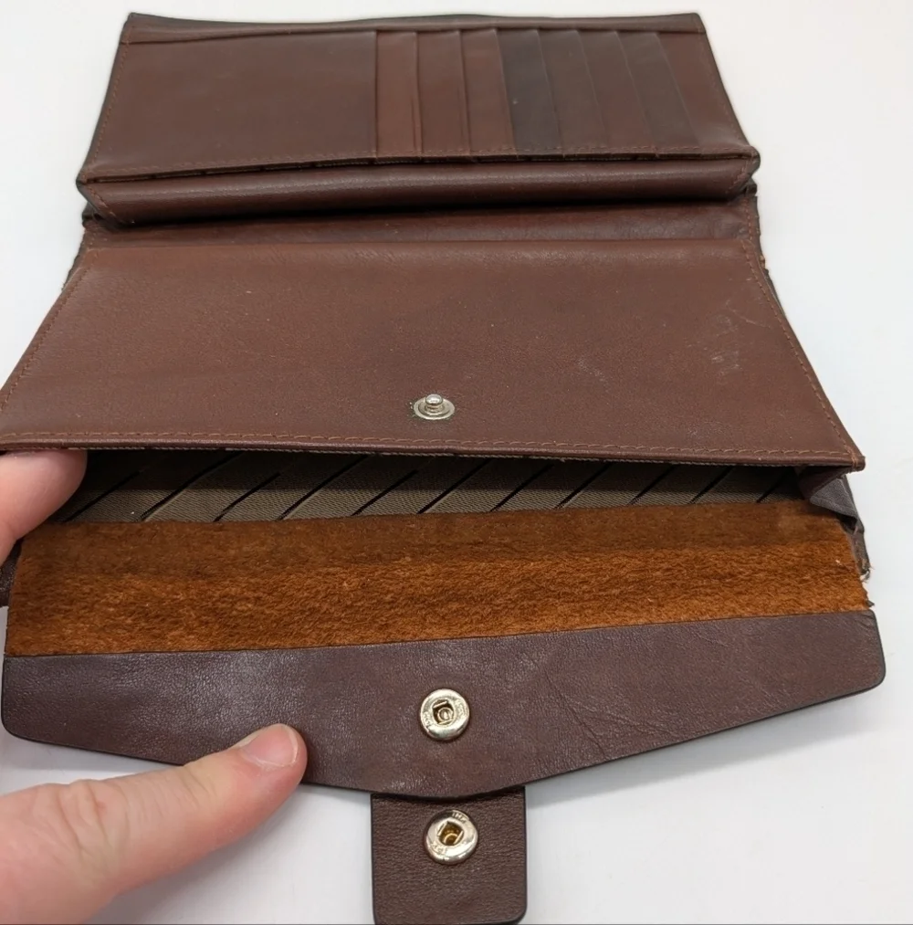 ✨3/$15 Travelambo brown leather wallet